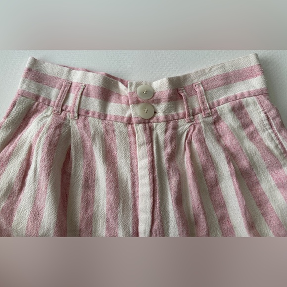 Zara TRF women short.  Although the size shows M, its measurement is for an S. - Picture 3 of 4